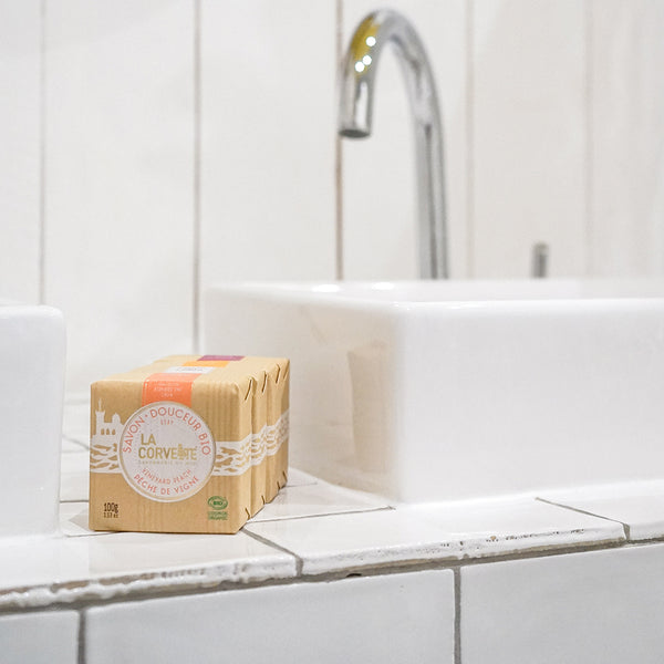 La Corvette サボン・ドゥスール・ビオ ヴィンヤードピーチ 100g COSMOSオーガニック認証 もぎたてピーチの香り オーガニックソープ フランス製